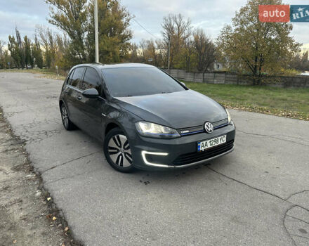 Серый Фольксваген e-Golf, объемом двигателя 0 л и пробегом 92 тыс. км за 12300 $, фото 3 на Automoto.ua