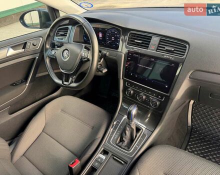 Серый Фольксваген e-Golf, объемом двигателя 0 л и пробегом 120 тыс. км за 12000 $, фото 13 на Automoto.ua