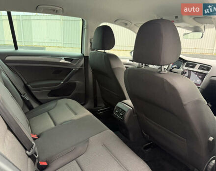 Серый Фольксваген e-Golf, объемом двигателя 0 л и пробегом 98 тыс. км за 12300 $, фото 10 на Automoto.ua