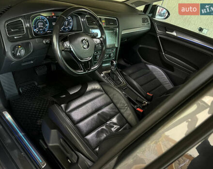 Серый Фольксваген e-Golf, объемом двигателя 0 л и пробегом 149 тыс. км за 12999 $, фото 92 на Automoto.ua