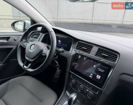 Серый Фольксваген e-Golf, объемом двигателя 0 л и пробегом 98 тыс. км за 12300 $, фото 8 на Automoto.ua