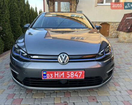 Серый Фольксваген e-Golf, объемом двигателя 0 л и пробегом 149 тыс. км за 12999 $, фото 1 на Automoto.ua