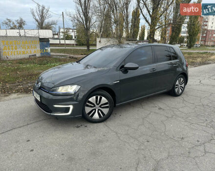 Серый Фольксваген e-Golf, объемом двигателя 0 л и пробегом 92 тыс. км за 12300 $, фото 1 на Automoto.ua
