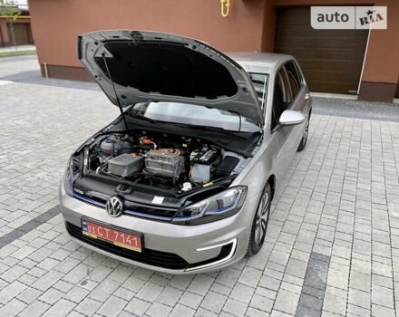 Серый Фольксваген e-Golf, объемом двигателя 0 л и пробегом 206 тыс. км за 15950 $, фото 42 на Automoto.ua