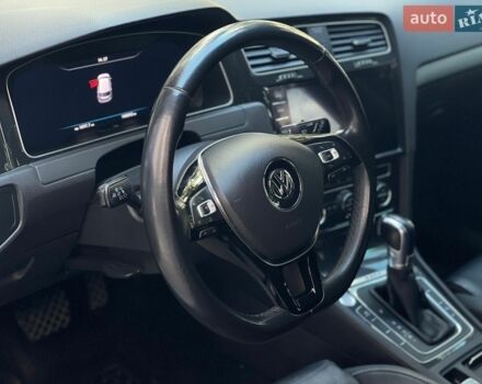 Серый Фольксваген e-Golf, объемом двигателя 0 л и пробегом 140 тыс. км за 13500 $, фото 15 на Automoto.ua