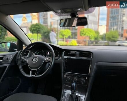 Серый Фольксваген e-Golf, объемом двигателя 0 л и пробегом 117 тыс. км за 12300 $, фото 30 на Automoto.ua