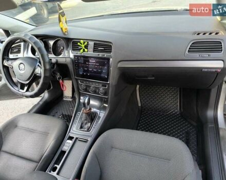 Серый Фольксваген e-Golf, объемом двигателя 0 л и пробегом 85 тыс. км за 14500 $, фото 9 на Automoto.ua