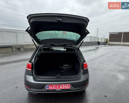 Серый Фольксваген e-Golf, объемом двигателя 0 л и пробегом 98 тыс. км за 12000 $, фото 11 на Automoto.ua