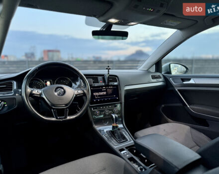 Серый Фольксваген e-Golf, объемом двигателя 0 л и пробегом 151 тыс. км за 12400 $, фото 7 на Automoto.ua