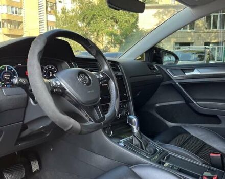 Серый Фольксваген e-Golf, объемом двигателя 0 л и пробегом 103 тыс. км за 15300 $, фото 8 на Automoto.ua