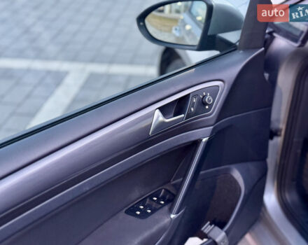 Серый Фольксваген e-Golf, объемом двигателя 0 л и пробегом 151 тыс. км за 12400 $, фото 14 на Automoto.ua