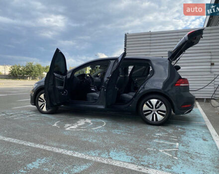 Серый Фольксваген e-Golf, объемом двигателя 0 л и пробегом 60 тыс. км за 16500 $, фото 1 на Automoto.ua