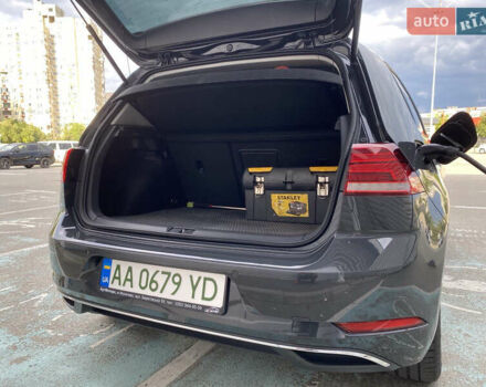 Серый Фольксваген e-Golf, объемом двигателя 0 л и пробегом 60 тыс. км за 16500 $, фото 17 на Automoto.ua