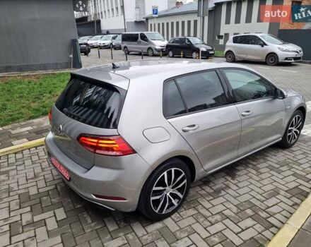 Серый Фольксваген e-Golf, объемом двигателя 0 л и пробегом 95 тыс. км за 12450 $, фото 28 на Automoto.ua