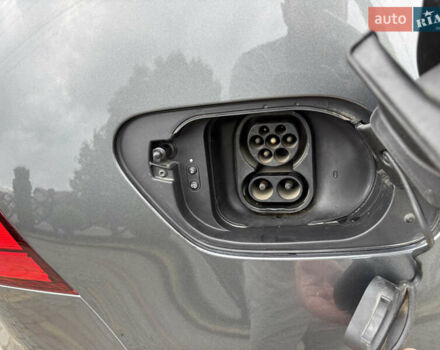 Серый Фольксваген e-Golf, объемом двигателя 0 л и пробегом 75 тыс. км за 12650 $, фото 33 на Automoto.ua