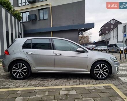 Серый Фольксваген e-Golf, объемом двигателя 0 л и пробегом 95 тыс. км за 12450 $, фото 27 на Automoto.ua