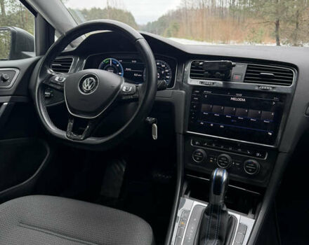 Серый Фольксваген e-Golf, объемом двигателя 0 л и пробегом 159 тыс. км за 12300 $, фото 32 на Automoto.ua