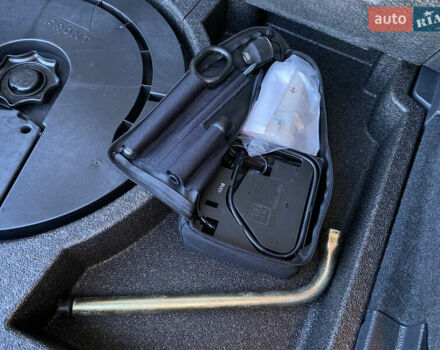 Серый Фольксваген e-Golf, объемом двигателя 0 л и пробегом 130 тыс. км за 13800 $, фото 74 на Automoto.ua