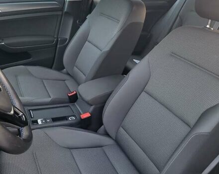 Серый Фольксваген e-Golf, объемом двигателя 0 л и пробегом 51 тыс. км за 13600 $, фото 16 на Automoto.ua