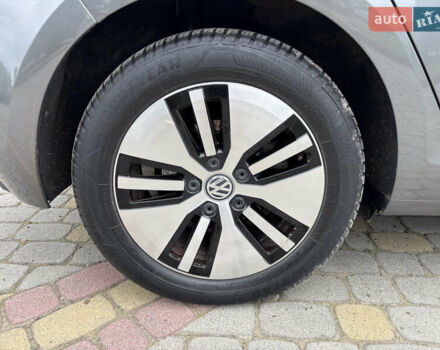 Серый Фольксваген e-Golf, объемом двигателя 0 л и пробегом 75 тыс. км за 12650 $, фото 18 на Automoto.ua