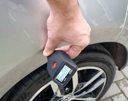 Серый Фольксваген e-Golf, объемом двигателя 0 л и пробегом 95 тыс. км за 12450 $, фото 80 на Automoto.ua