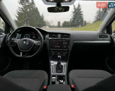 Серый Фольксваген e-Golf, объемом двигателя 0 л и пробегом 61 тыс. км за 14500 $, фото 16 на Automoto.ua