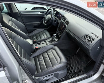 Серый Фольксваген e-Golf, объемом двигателя 0 л и пробегом 129 тыс. км за 12300 $, фото 54 на Automoto.ua