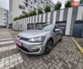 Серый Фольксваген e-Golf, объемом двигателя 0 л и пробегом 95 тыс. км за 12450 $, фото 1 на Automoto.ua