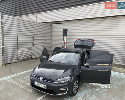 Серый Фольксваген e-Golf, объемом двигателя 0 л и пробегом 60 тыс. км за 16500 $, фото 3 на Automoto.ua