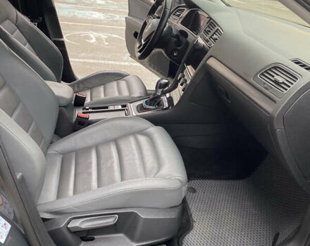 Серый Фольксваген e-Golf, объемом двигателя 0 л и пробегом 60 тыс. км за 16500 $, фото 13 на Automoto.ua