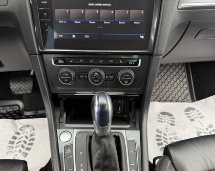 Серый Фольксваген e-Golf, объемом двигателя 0 л и пробегом 100 тыс. км за 13900 $, фото 29 на Automoto.ua