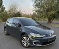 Серый Фольксваген e-Golf, объемом двигателя 0 л и пробегом 99 тыс. км за 13999 $, фото 14 на Automoto.ua