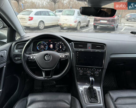 Серый Фольксваген e-Golf, объемом двигателя 0 л и пробегом 129 тыс. км за 12300 $, фото 27 на Automoto.ua