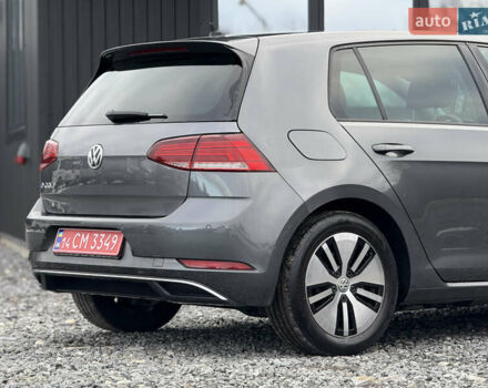 Серый Фольксваген e-Golf, объемом двигателя 0 л и пробегом 100 тыс. км за 13900 $, фото 16 на Automoto.ua
