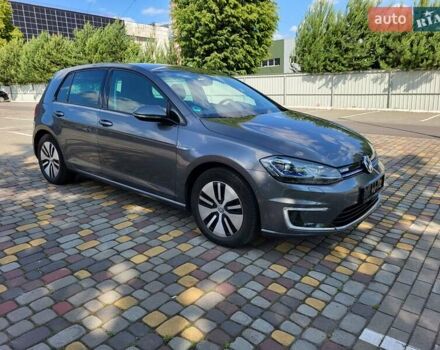 Серый Фольксваген e-Golf, объемом двигателя 0 л и пробегом 94 тыс. км за 13555 $, фото 9 на Automoto.ua