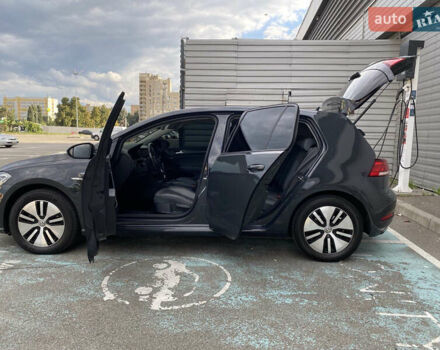 Серый Фольксваген e-Golf, объемом двигателя 0 л и пробегом 60 тыс. км за 16500 $, фото 12 на Automoto.ua