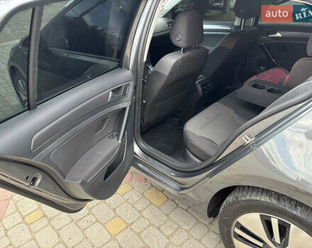 Серый Фольксваген e-Golf, объемом двигателя 0 л и пробегом 75 тыс. км за 12650 $, фото 17 на Automoto.ua