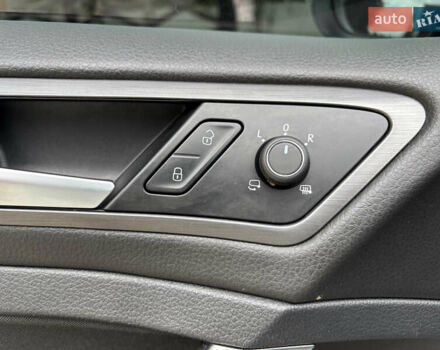 Серый Фольксваген e-Golf, объемом двигателя 0 л и пробегом 75 тыс. км за 12650 $, фото 24 на Automoto.ua