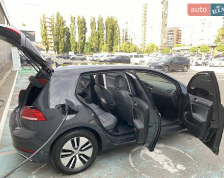 Серый Фольксваген e-Golf, объемом двигателя 0 л и пробегом 60 тыс. км за 16500 $, фото 9 на Automoto.ua