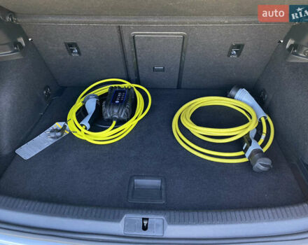 Серый Фольксваген e-Golf, объемом двигателя 0 л и пробегом 130 тыс. км за 13800 $, фото 71 на Automoto.ua