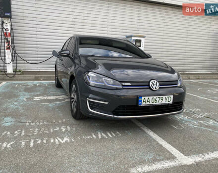 Серый Фольксваген e-Golf, объемом двигателя 0 л и пробегом 60 тыс. км за 16500 $, фото 26 на Automoto.ua