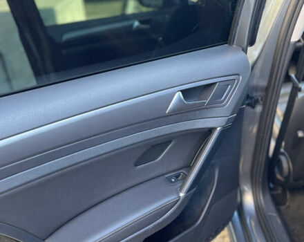 Серый Фольксваген e-Golf, объемом двигателя 0 л и пробегом 135 тыс. км за 13200 $, фото 15 на Automoto.ua