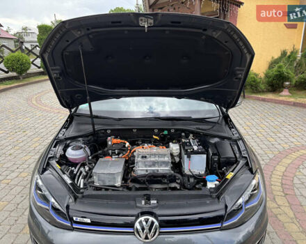 Серый Фольксваген e-Golf, объемом двигателя 0 л и пробегом 75 тыс. км за 12650 $, фото 29 на Automoto.ua