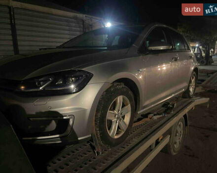 Серый Фольксваген e-Golf, объемом двигателя 0 л и пробегом 100 тыс. км за 10999 $, фото 35 на Automoto.ua