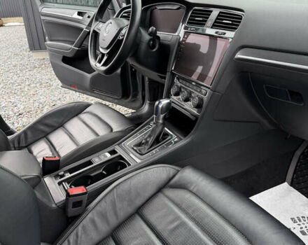 Серый Фольксваген e-Golf, объемом двигателя 0 л и пробегом 100 тыс. км за 13900 $, фото 26 на Automoto.ua