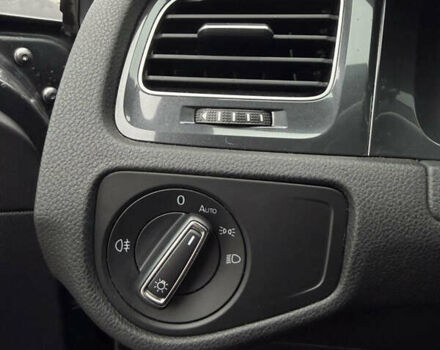 Серый Фольксваген e-Golf, объемом двигателя 0 л и пробегом 117 тыс. км за 12599 $, фото 19 на Automoto.ua