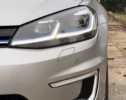 Серый Фольксваген e-Golf, объемом двигателя 0 л и пробегом 61 тыс. км за 14500 $, фото 15 на Automoto.ua