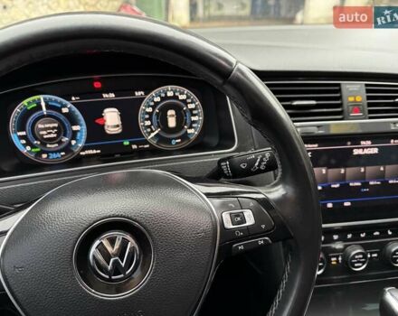 Серый Фольксваген e-Golf, объемом двигателя 0 л и пробегом 202 тыс. км за 13700 $, фото 8 на Automoto.ua
