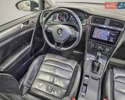 Серый Фольксваген e-Golf, объемом двигателя 0 л и пробегом 122 тыс. км за 12884 $, фото 14 на Automoto.ua