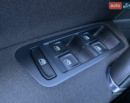 Серый Фольксваген e-Golf, объемом двигателя 0 л и пробегом 130 тыс. км за 13800 $, фото 13 на Automoto.ua